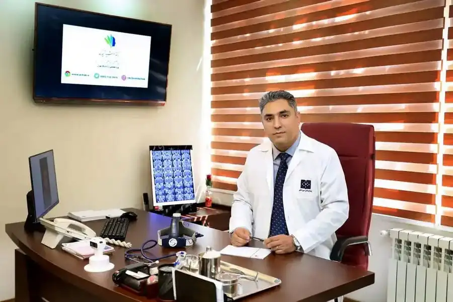 دکتر فرشید آچاک، جراح بینی